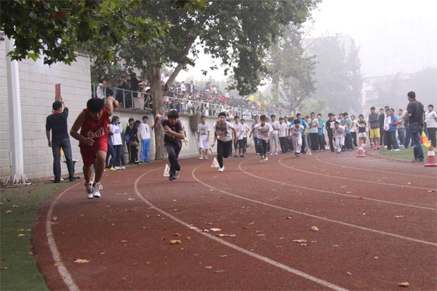 2011鄭州五中運(yùn)動(dòng)會(huì)長(zhǎng)短跑及接力賽