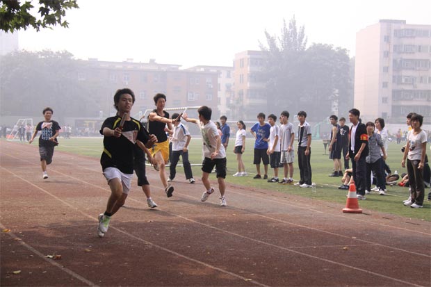 2011鄭州五中運(yùn)動(dòng)會(huì)長(zhǎng)短跑及接力賽